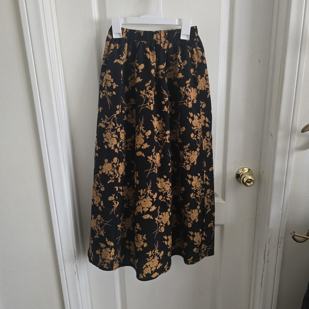 Elegant Black and Gold Floral A-Line Skirt